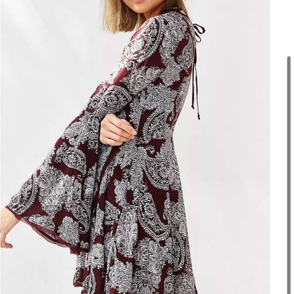 Urban Outfitters | Ecote Sascha Bell Sleeve Paisley Red Dress - Picture 2 of 10